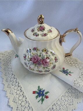 Vintage Sadler England Floral Teapot 3916 Cabbage Rose 1940s